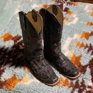 Black with a very nice design size 8 One a few times they’re a little big on me